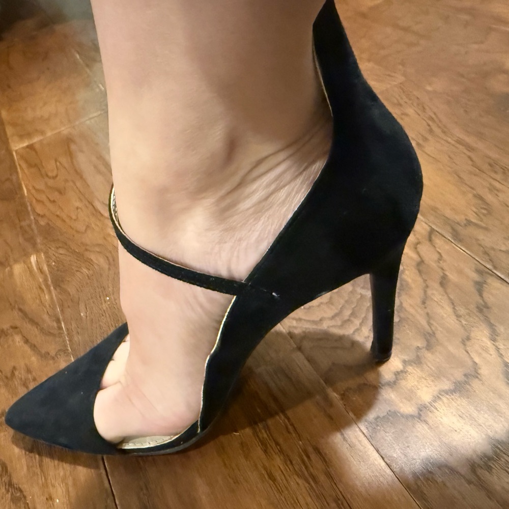 MIA Black Pointed Toe Heels